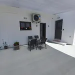 Velania House 1 度假居 *