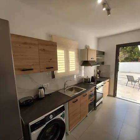 Velania House بيت للعطل Filótion