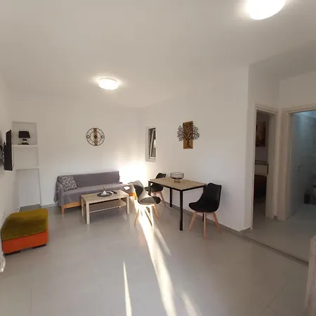 Velania House 1 Semesterbostad *