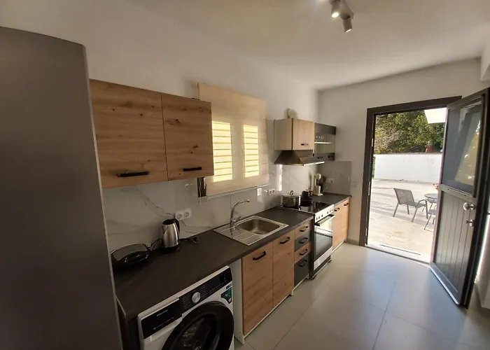 Velania House 度假居 Filótion